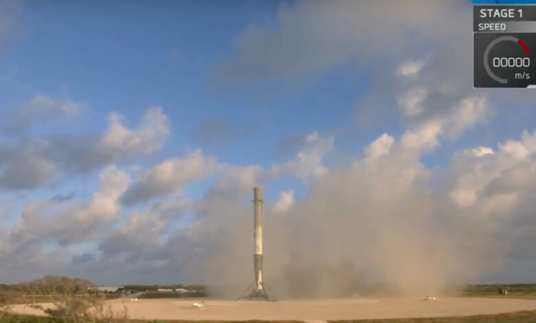 شركة SpaceX تنجح في إطلاق قمر صناعي عسكري وهبوط معزز صاروخ فالكون ٩ للأرض 1