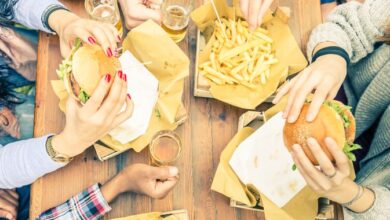 ضوضاء المطاعم تحفز طلب الطعام غير الصحي