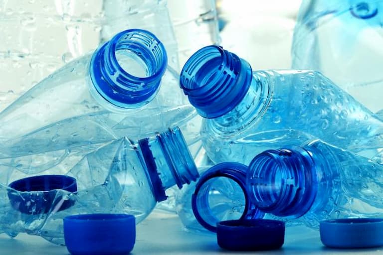 إعادة ملء زجاجة المياه البلاستيكية أمر خطير