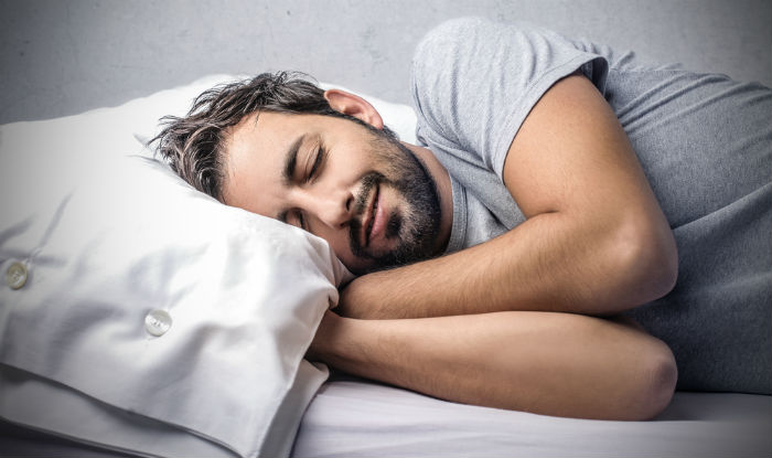 كم عدد ساعات النوم التي تحتاجها يوميًا؟