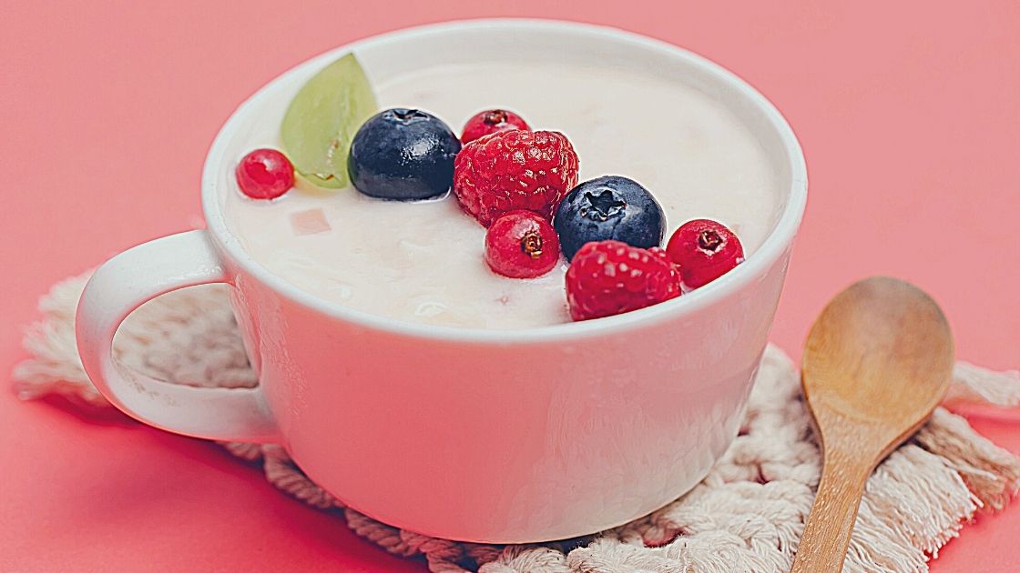 Yogurt - 6 أطعمة تساعد في تخفيف القلق